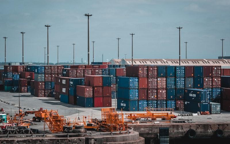 De la stratégie de maximisation des exportations des produits et services